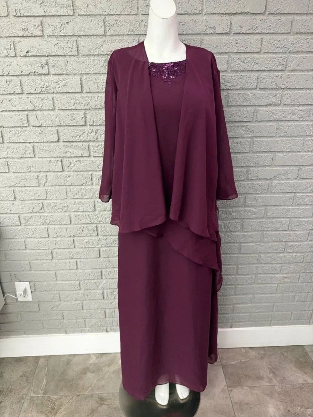 Women’s Sequin Neckline Tiered Chiffon 2 PCS Evening Gown Dress Size 2